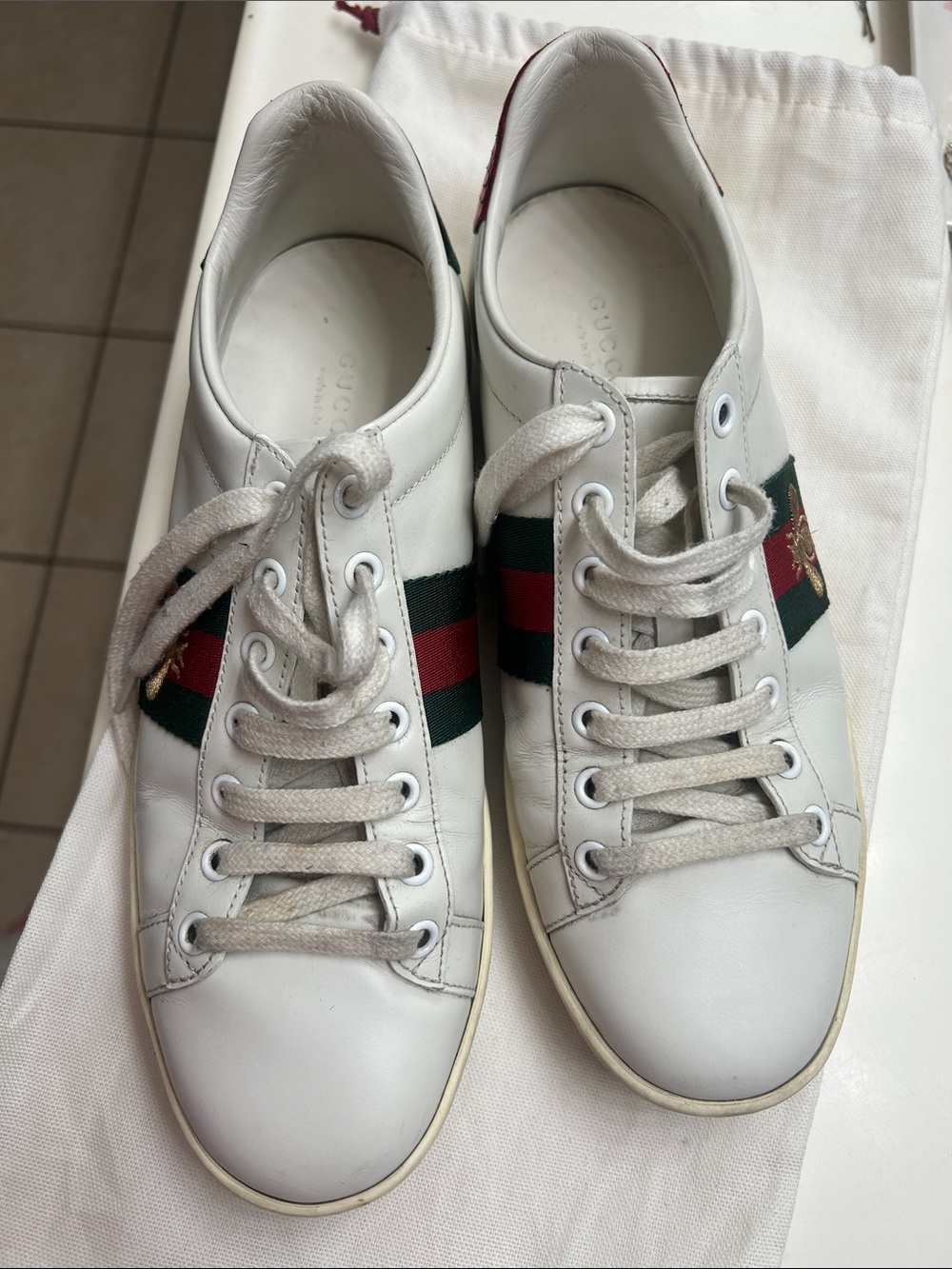 White Leather women’s Gucci  Sneaker with Green and Red Stripe size 38!